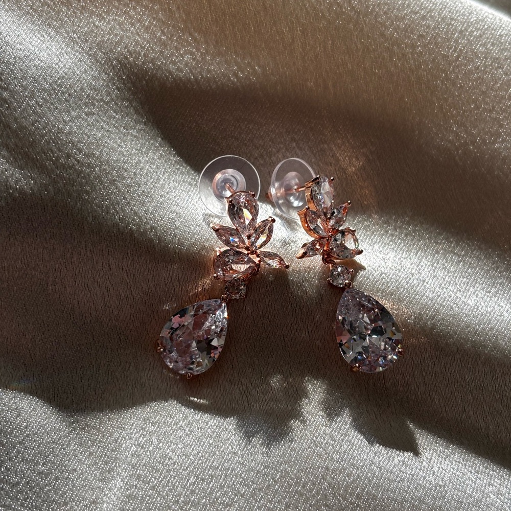NWOT NIB Elegant Crystal Earrings in Rose Gold